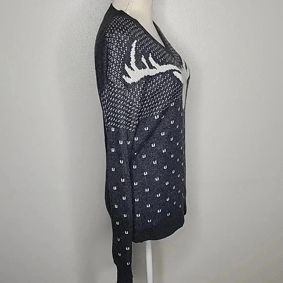 J. Crew Intarsia Reindeer Wool V-neck Sweater size M - Picture 7 of 12